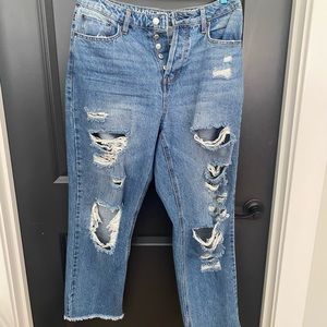 Boyfriend Jeans and Grey Sweatshirt Combo